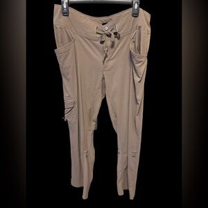 Women’s Skein Valley, Columbia pants size 14 olive cargo pocket